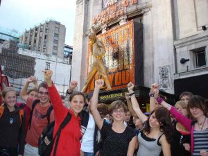 FHC Sprachreisen - England Musical - We will Rock you
