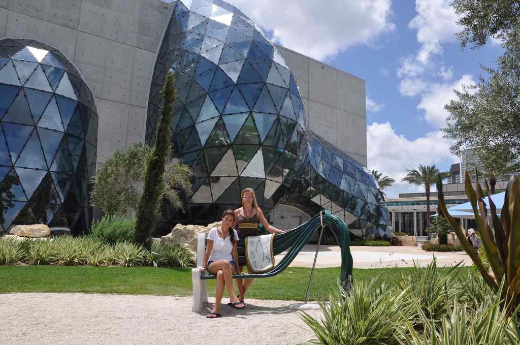 FHC Sprachreisen - Florida USA Dali Museum FHC Sprachreisen - Florida USA Dali Museum